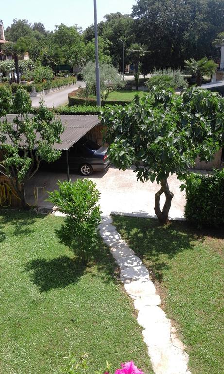 Apartment Laura โปเรช ภายนอก รูปภาพ