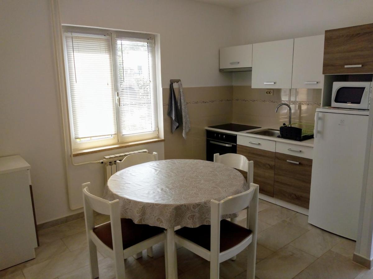 Apartment Laura โปเรช ภายนอก รูปภาพ